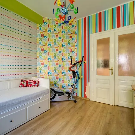 65 - Airy Aprt At Center Apartment Sofia