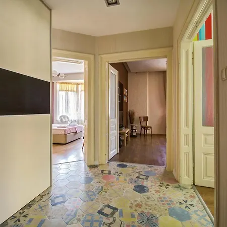 65 - Airy Aprt At Center Apartment Sofia