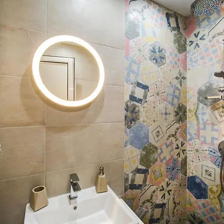 65 - Airy Aprt At Center 索菲亞