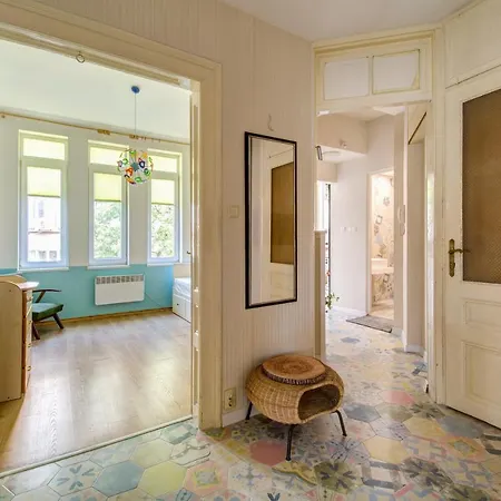 Apartment 65 - Airy Aprt At Center